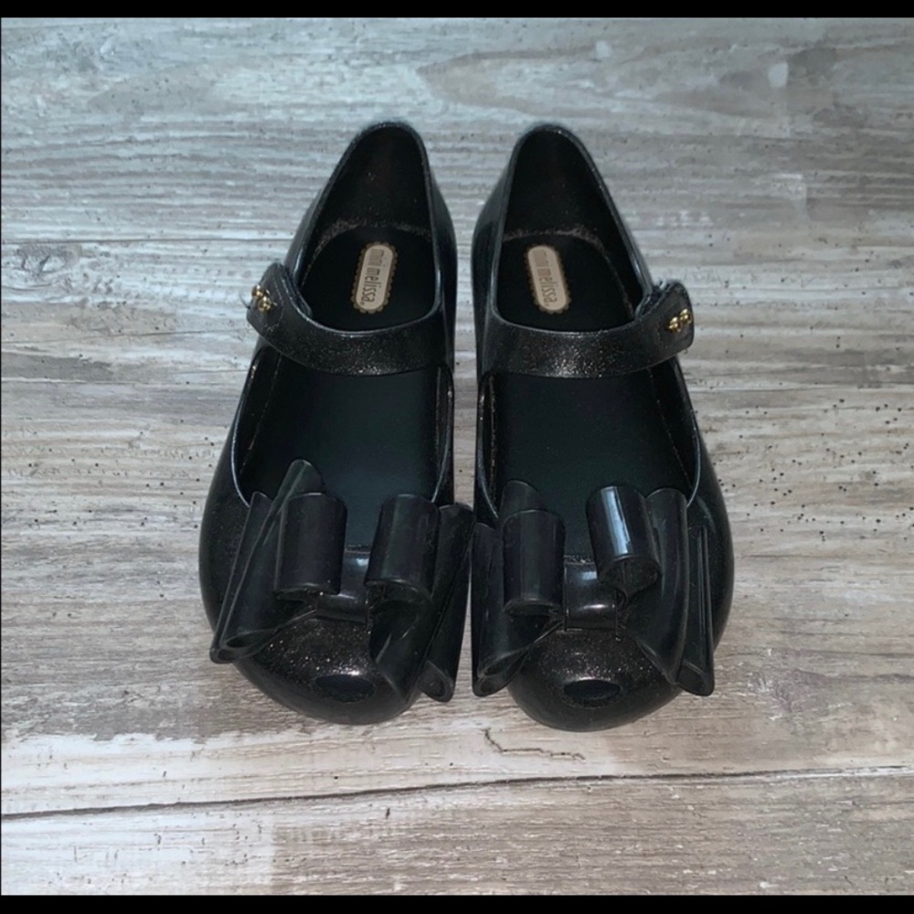 Black glitter mini Melissa with Bow. Size 12